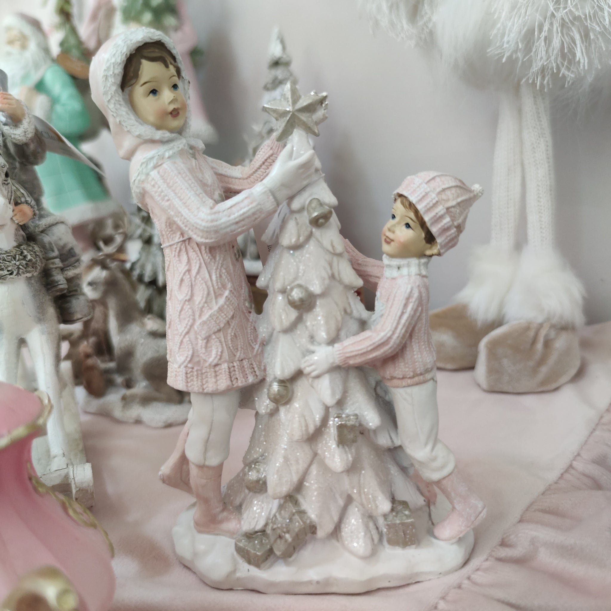 Decorazione natalizia Statuina Bimbe con alberello