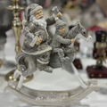 Statuina Babbo Natale con Slitta – Decorazione Natalizia in Resina