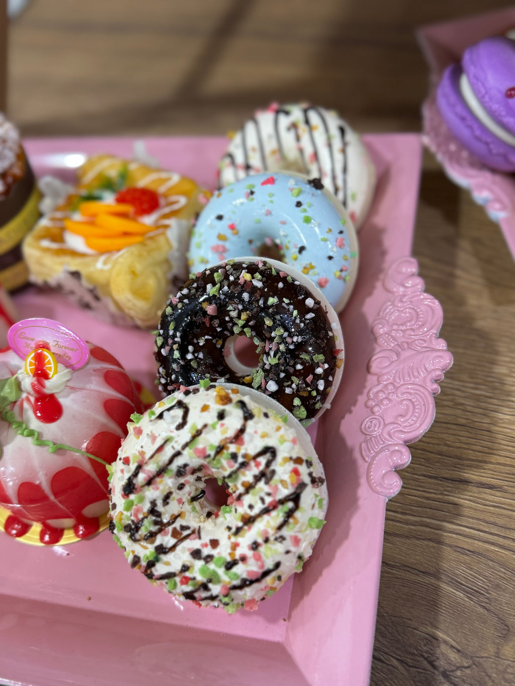 Dolcetti finti disponibili in varie forme e colori