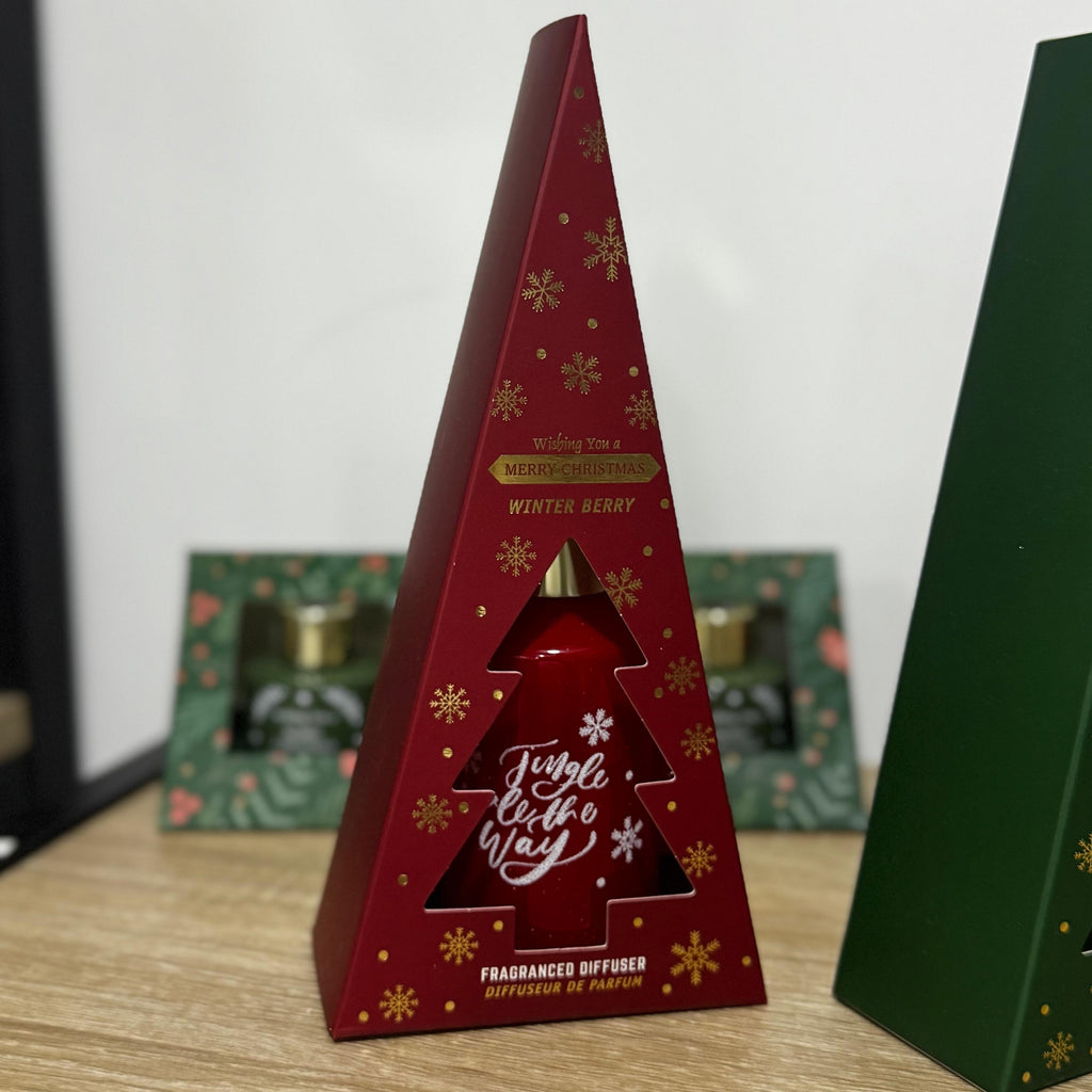Confezione alberello Winter Berry vista frontale con Mistletoe & Fir sullo sfondo