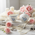 Set lattiera e zuccheriera in ceramica bianca shabby chic con fiorellini celesti - L'Arte di Nacchi