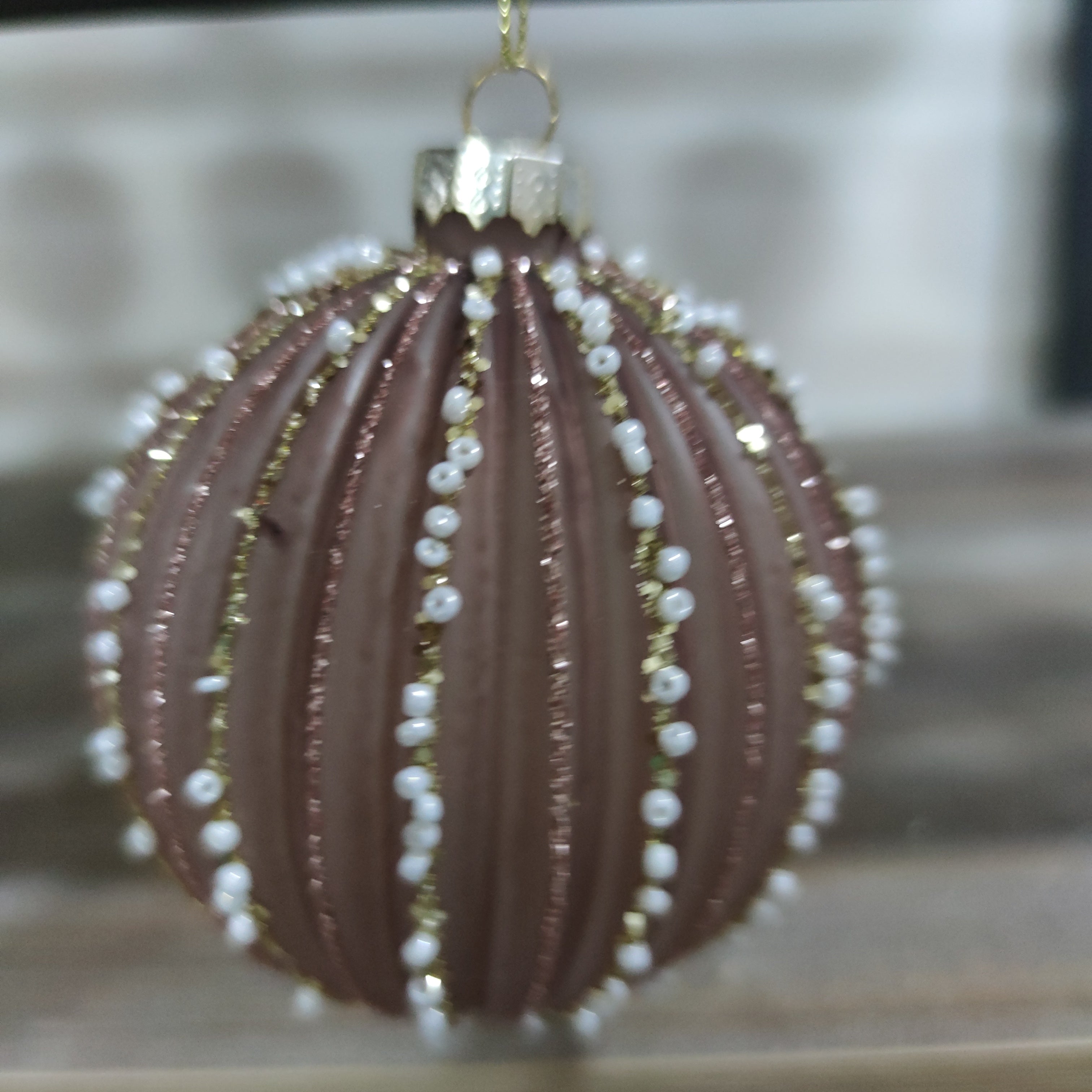 Pallina di Natale in Vetro Decorata a Mano – Rosa Antico
