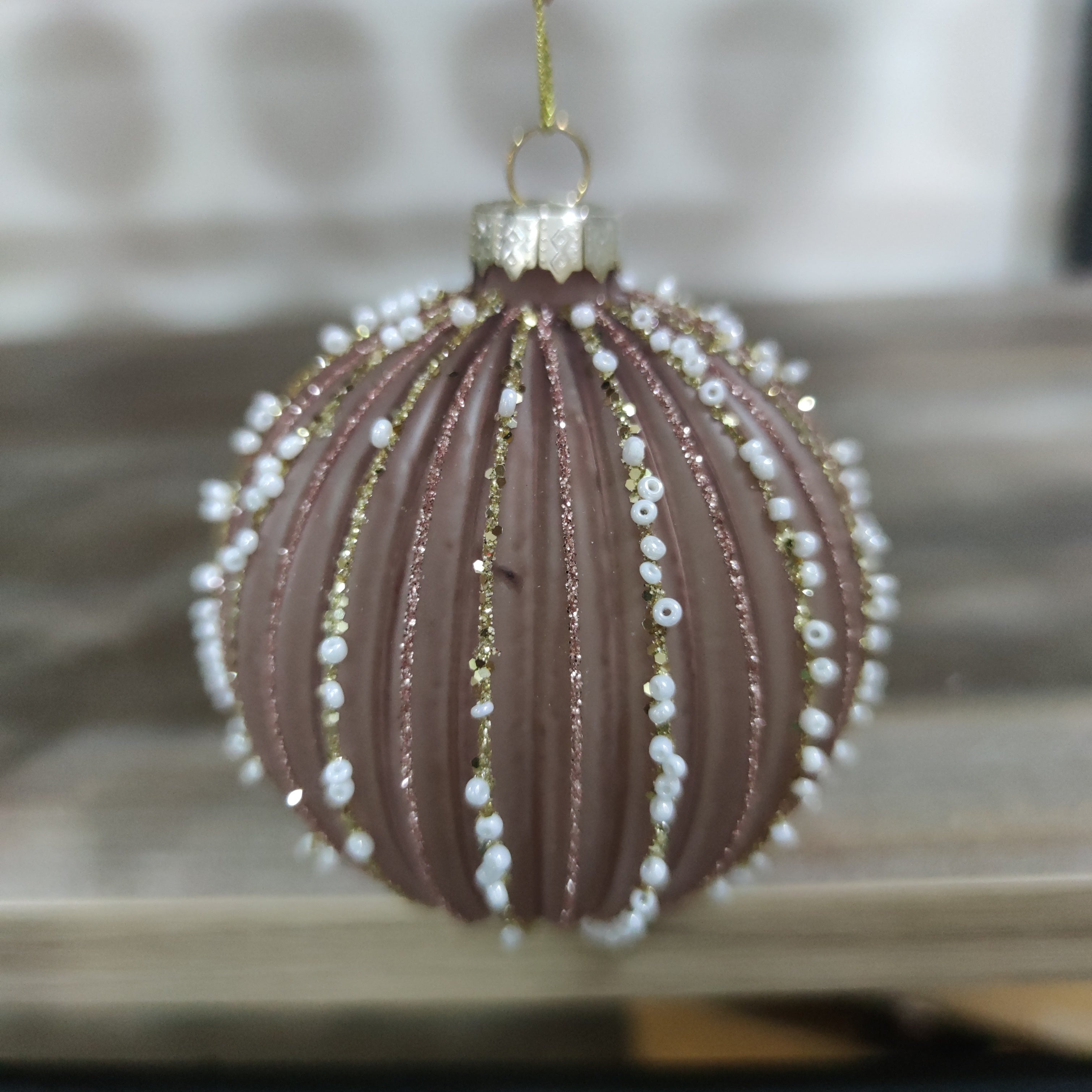 Pallina di Natale in Vetro Decorata a Mano – Rosa Antico