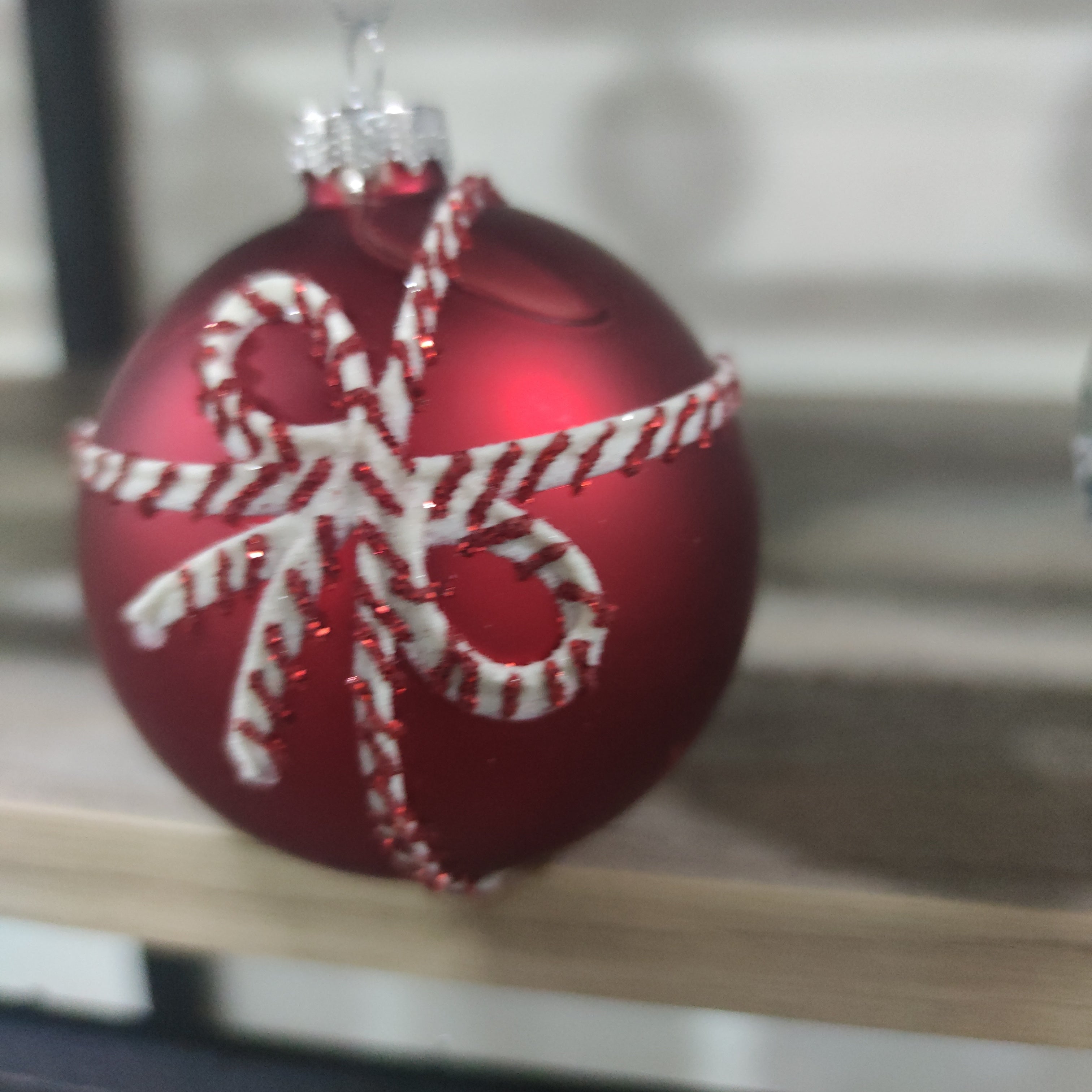 Pallina di vetro decorata a mano stile vintage