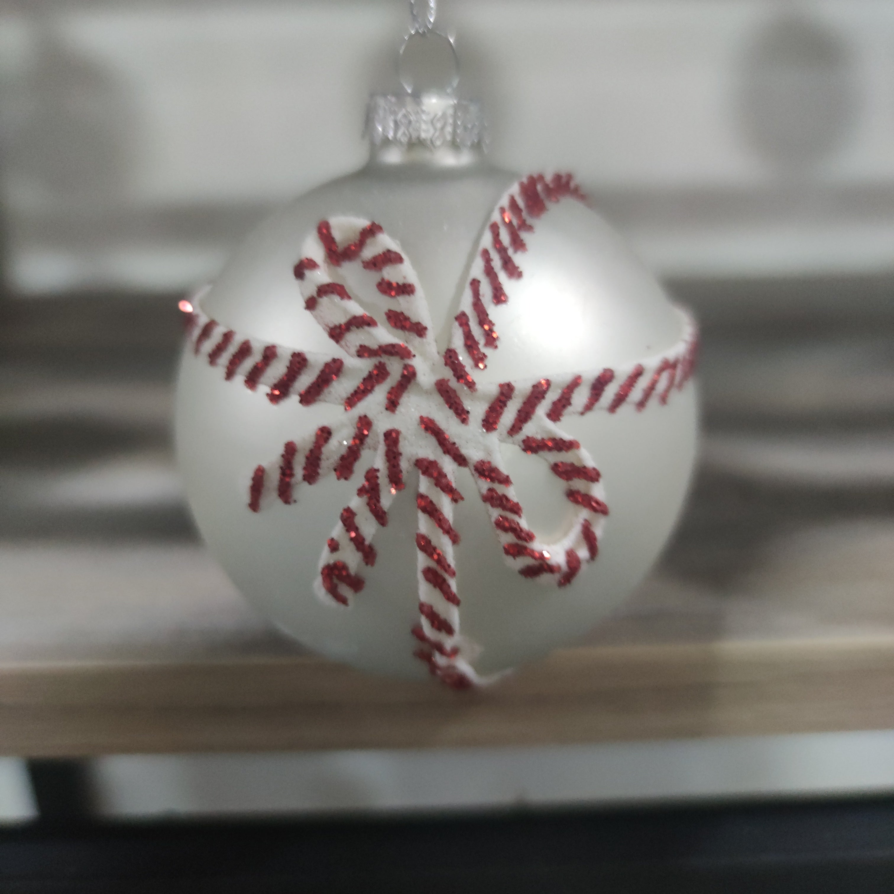 Pallina di vetro decorata a mano stile vintage