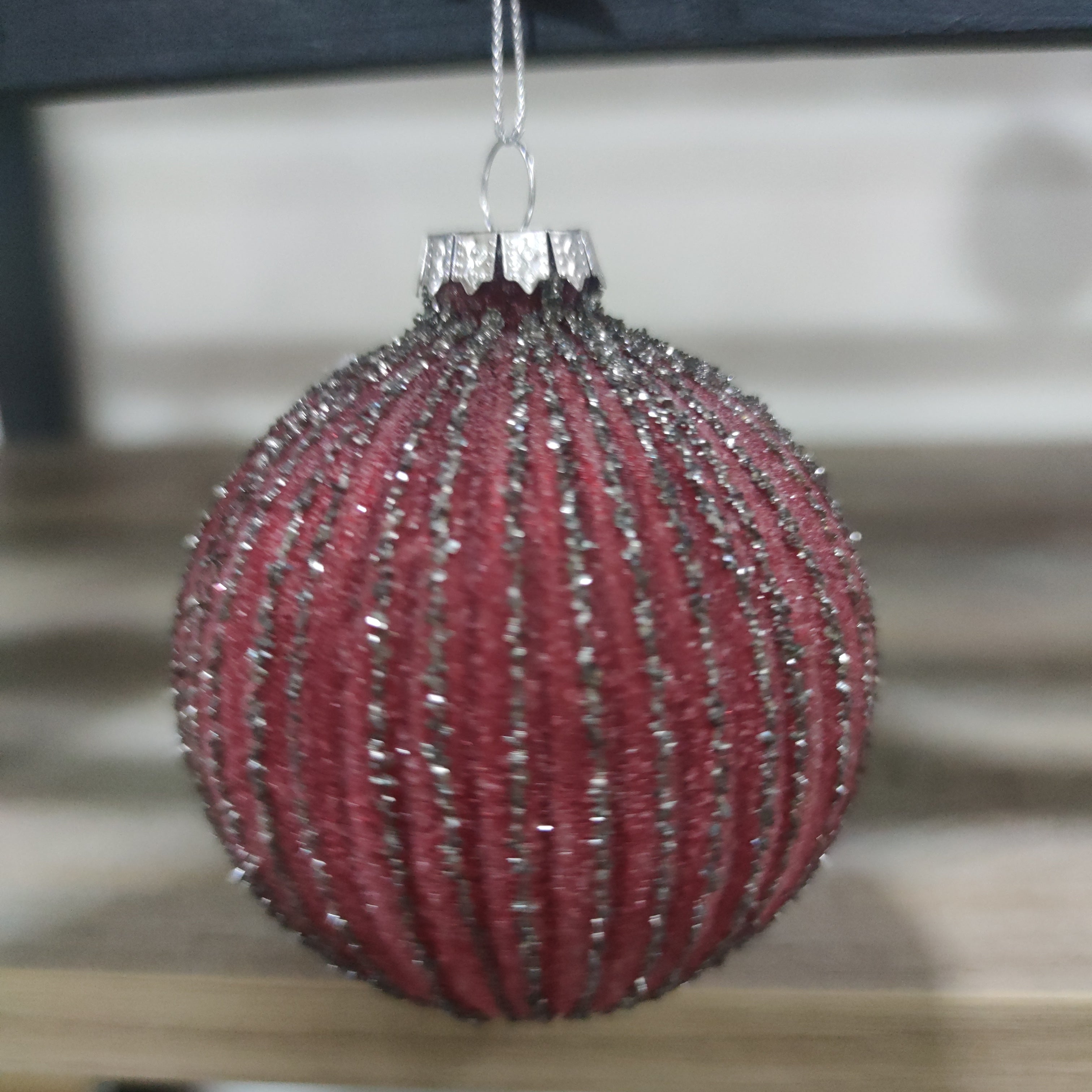 Pallina di vetro decorata a mano stile vintage