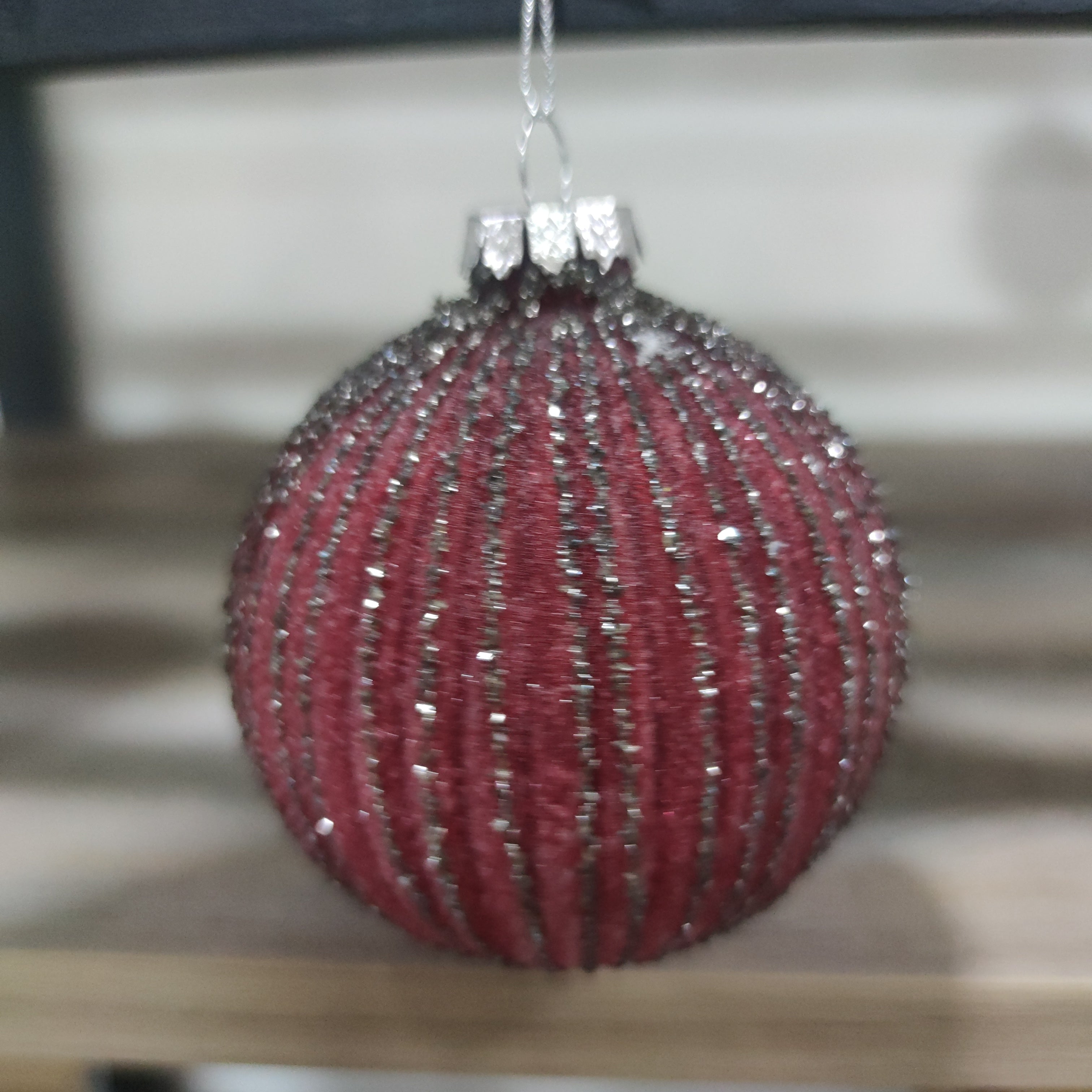 Pallina di vetro decorata a mano stile vintage