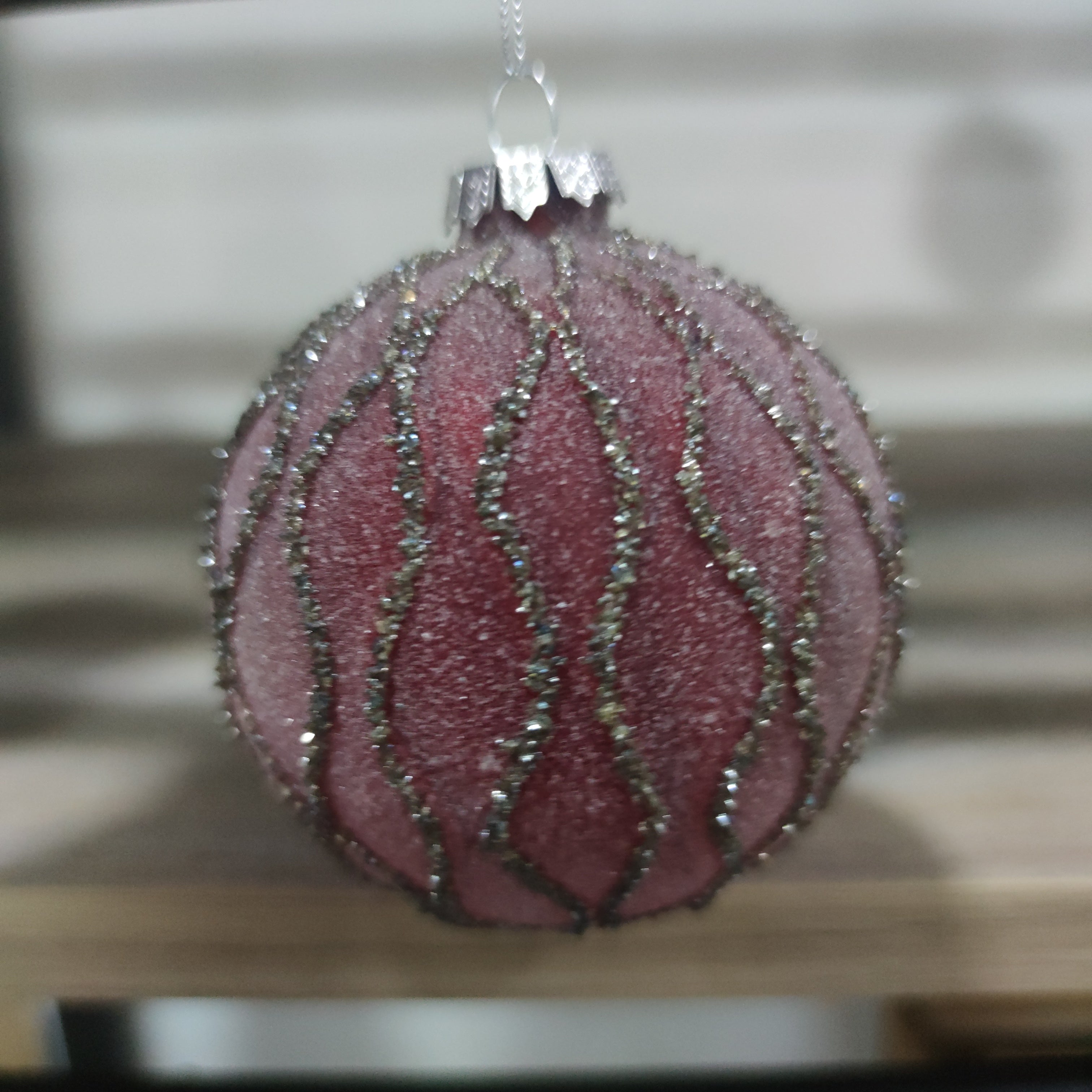 Pallina di vetro decorata a mano stile vintage
