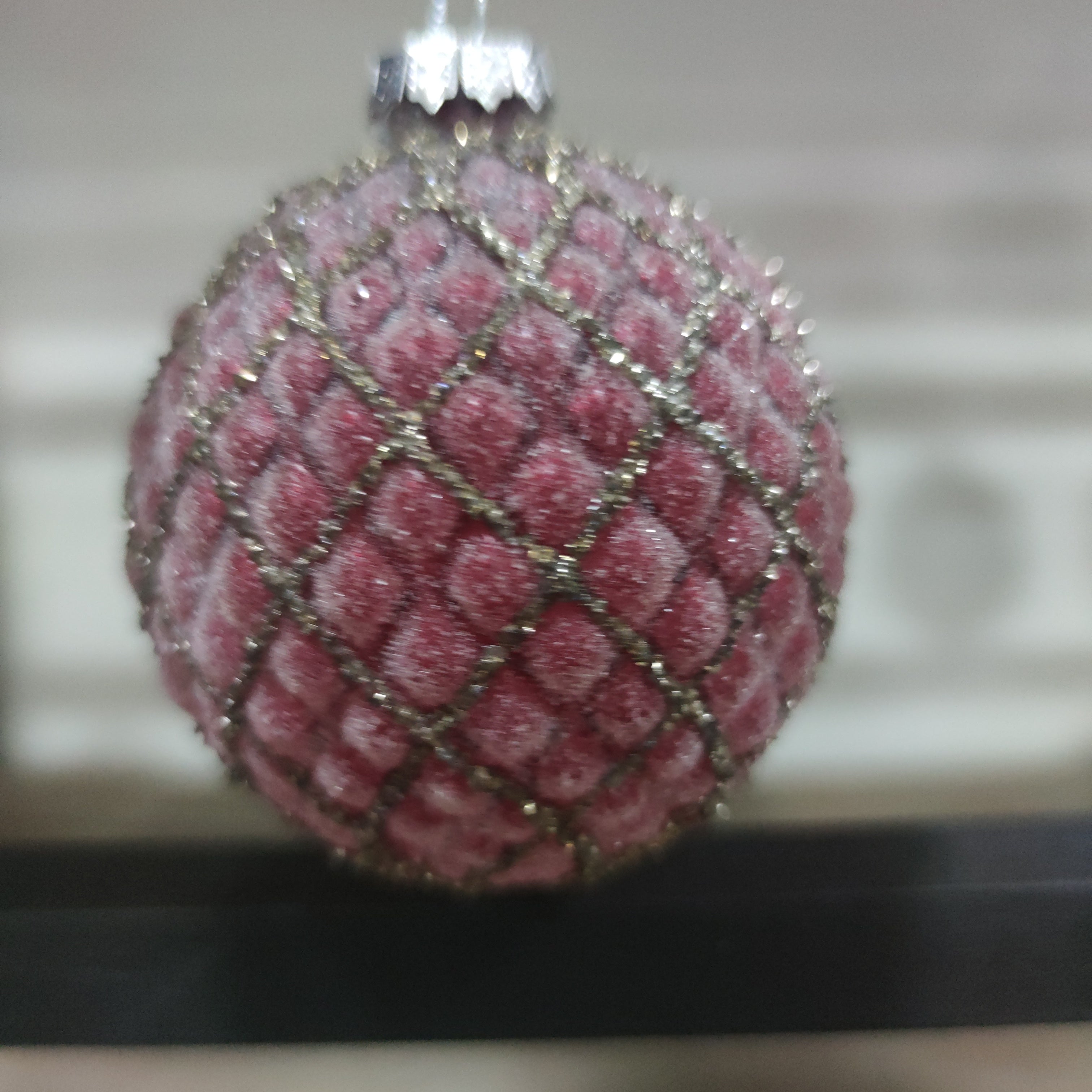 Pallina di vetro decorata a mano stile vintage