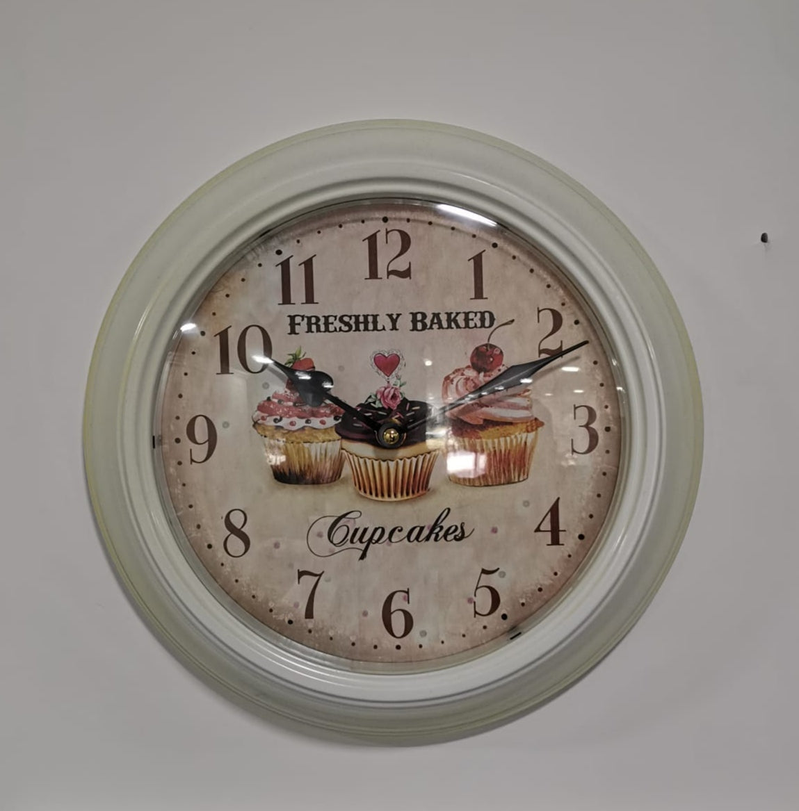 Orologio da Parete in Metallo Shabby Chic – Cupcake Ø 30 cm