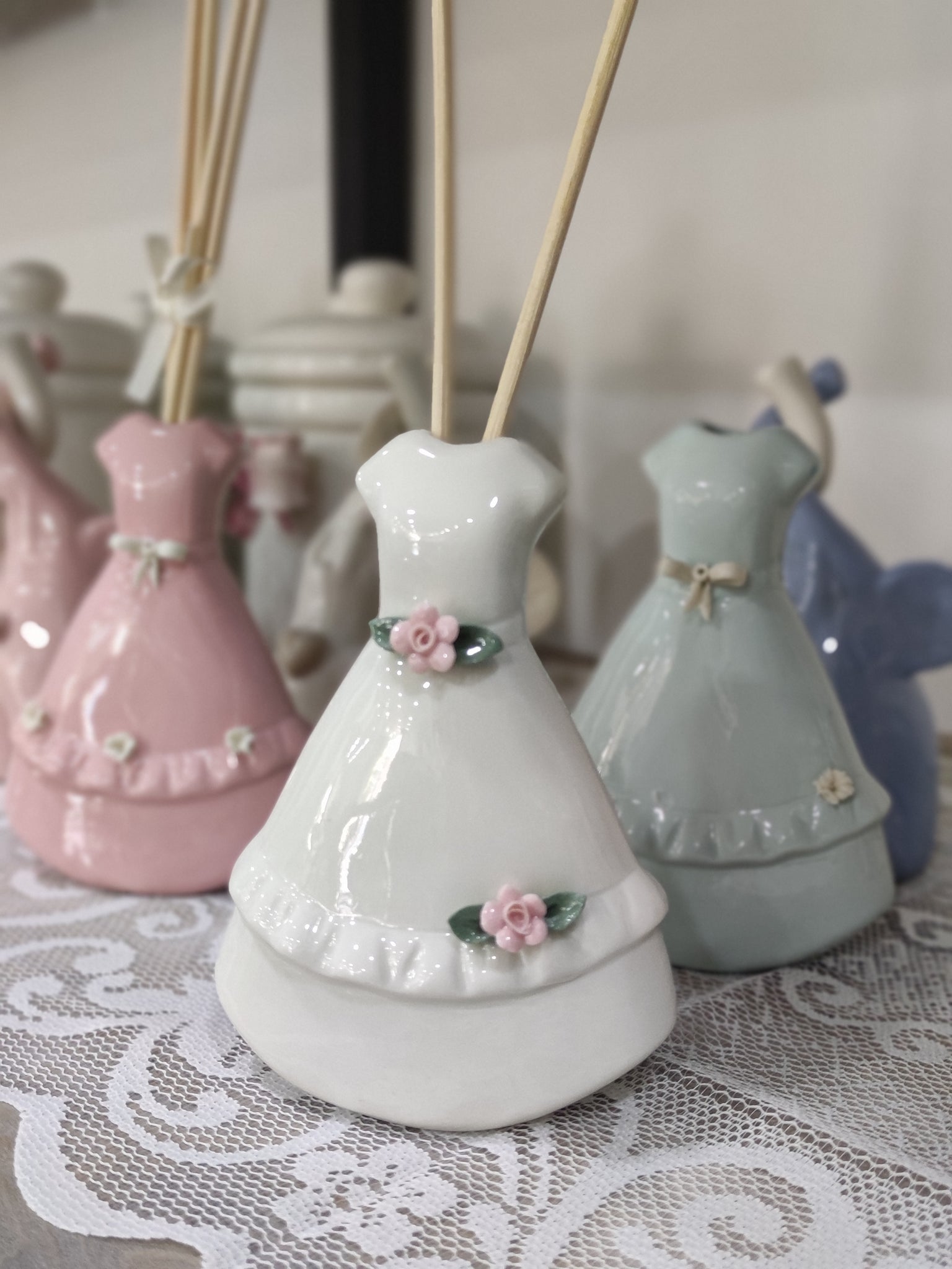 Vestitino in porcellana di Capodimonte Profumatore